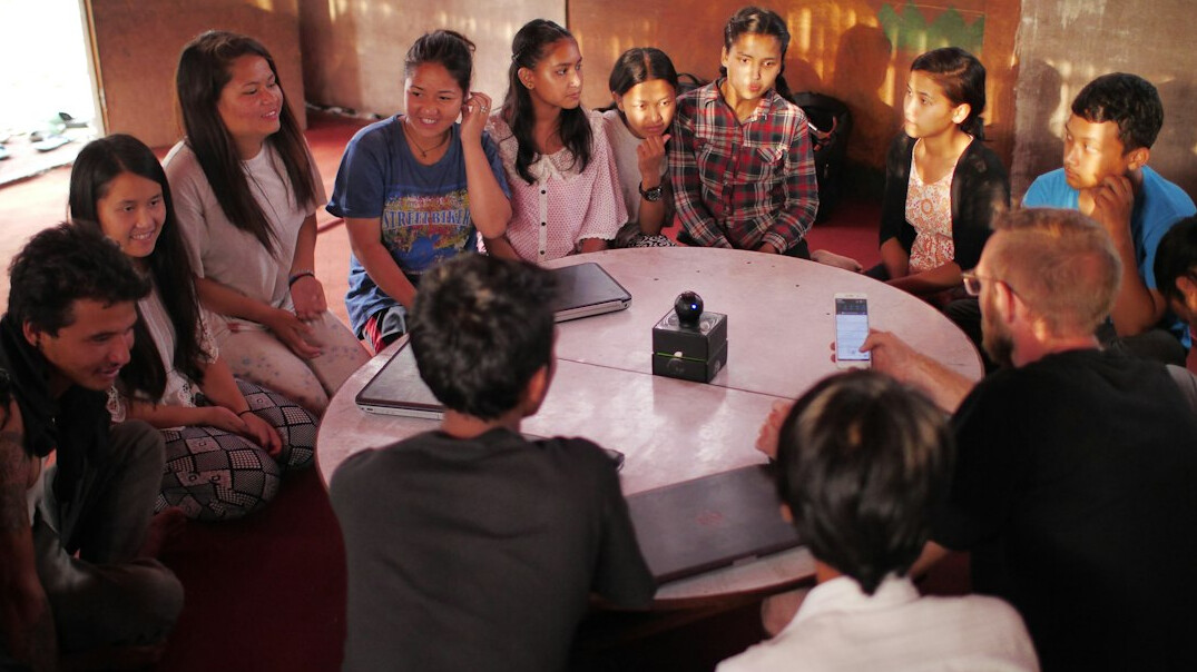 group discussion in meeting